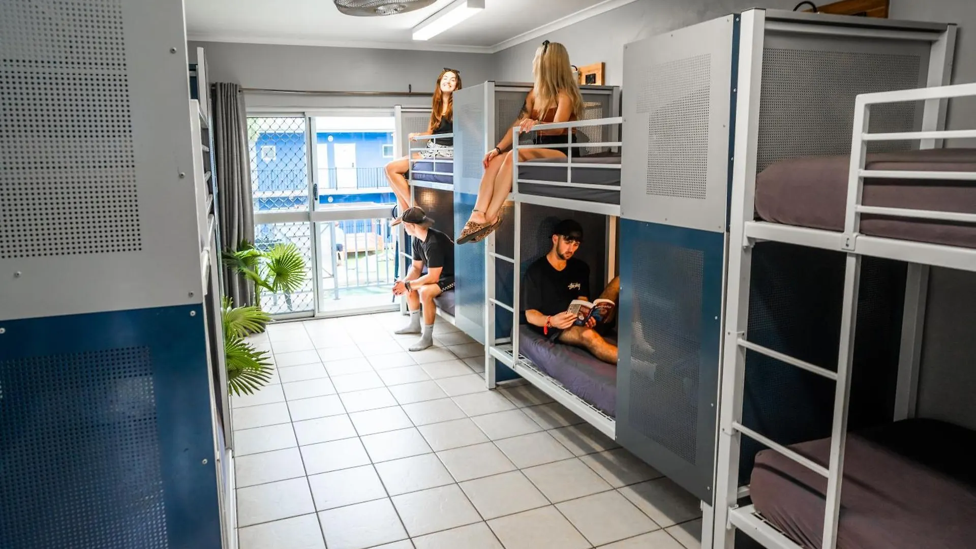 Mad Monkey Jungle Hostel Cairns